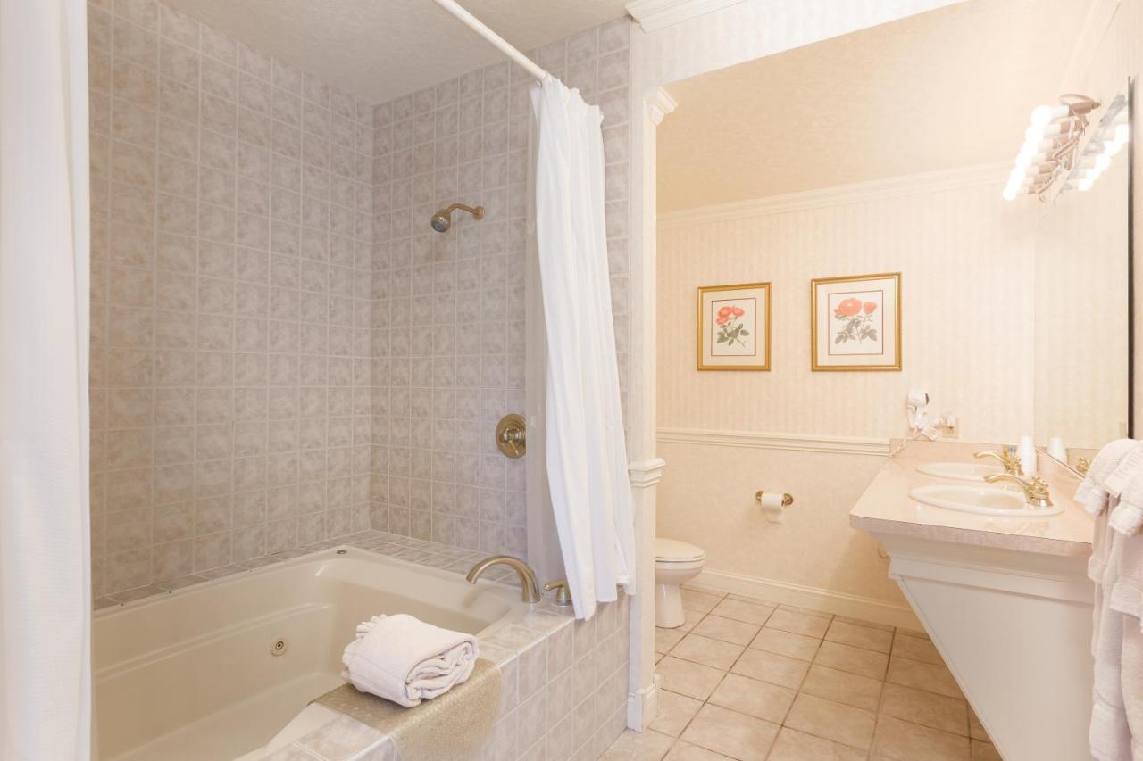 The Blue Heron Inn La Porte Экстерьер фото